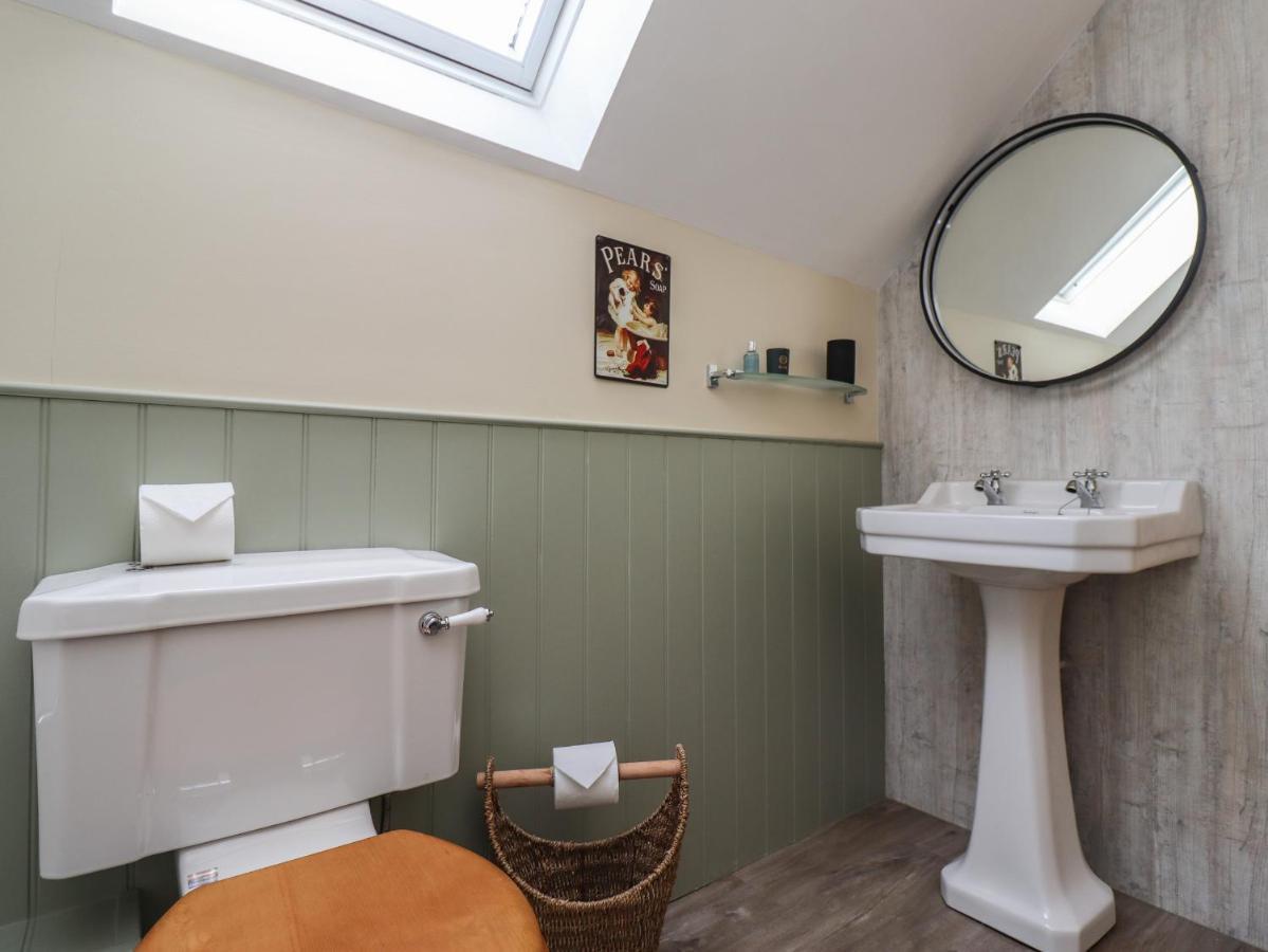 Charlotte'S Cottage Seahouses Exterior photo